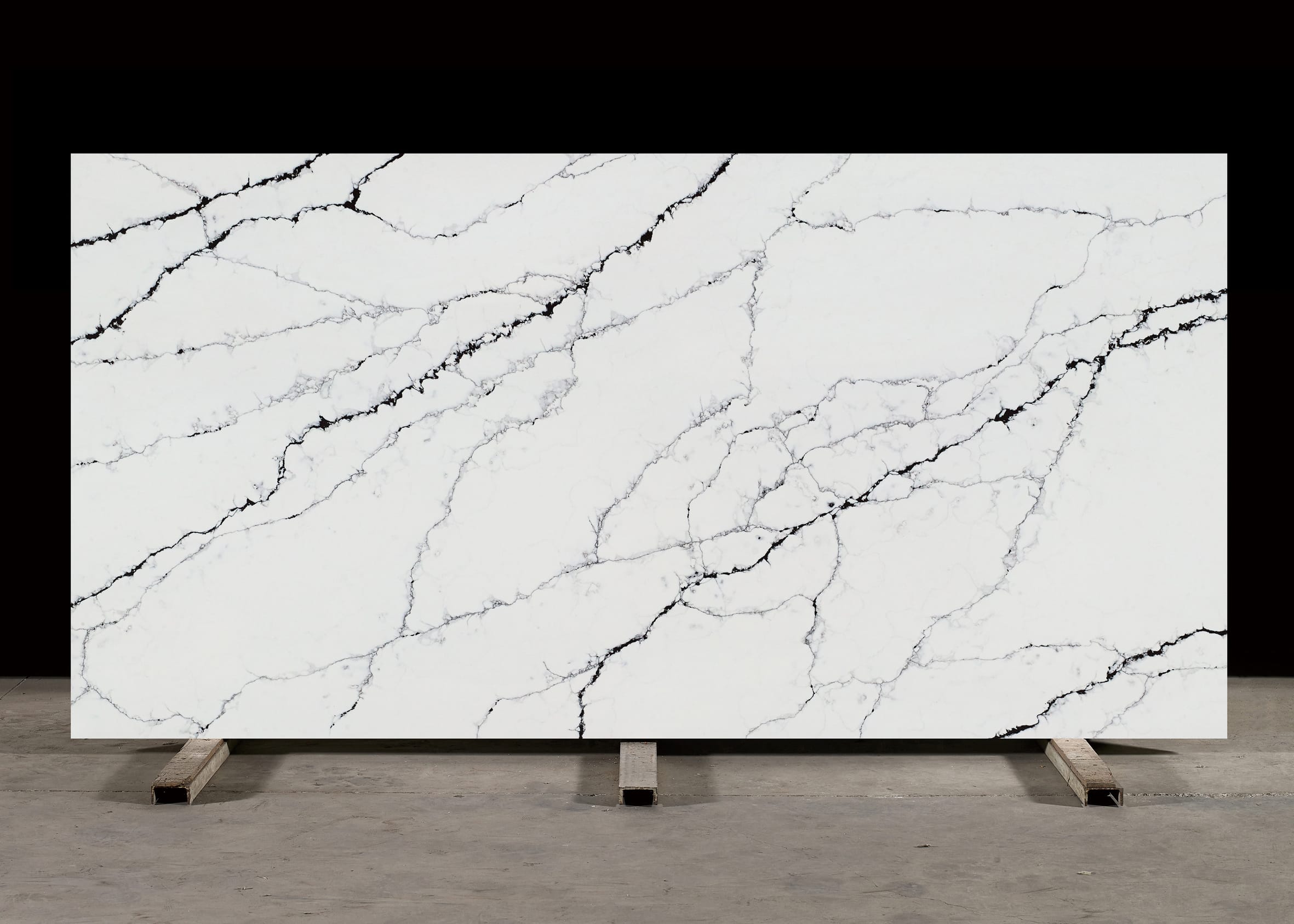 Classic Quartz Stone Calacatta Noir (CQM466) supplier colour reference
